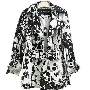 ☔🌦Stunning, Stylish Floral Black & White Trench